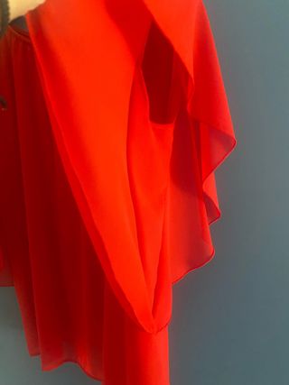 Blusa roja con volantes