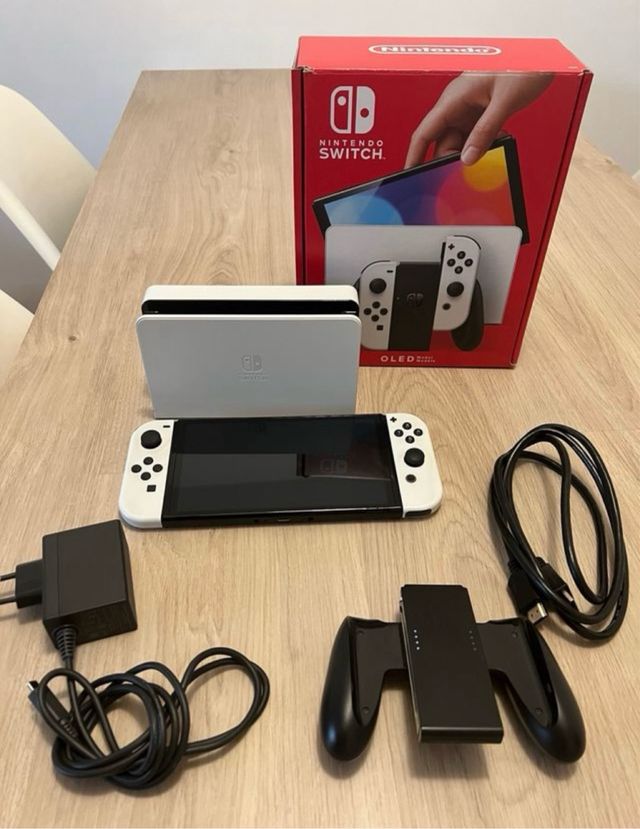 Nintendo Switch OLED completamente bianco