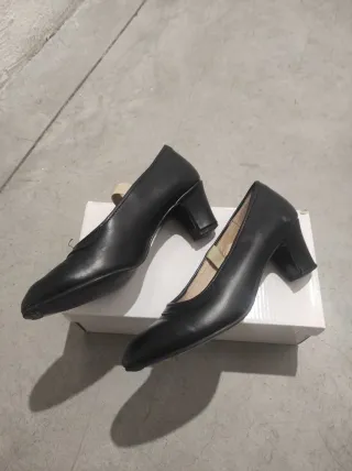Zapatos negros de gitana con tira