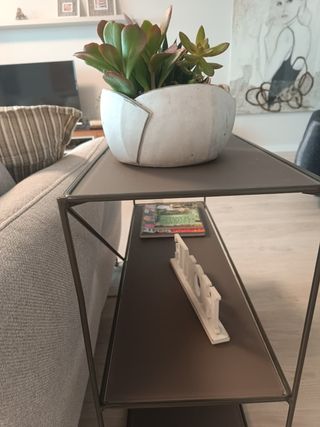 Mesa auxiliar Banak acero y cristal velado