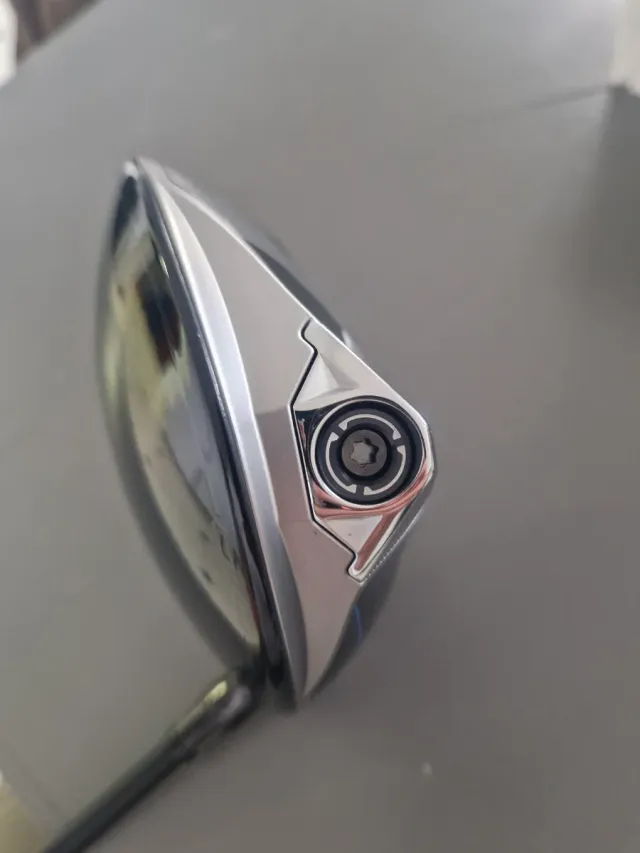 Driver TaylorMade Qi10 LS 
Loft 9° 
Varilla Stiff 