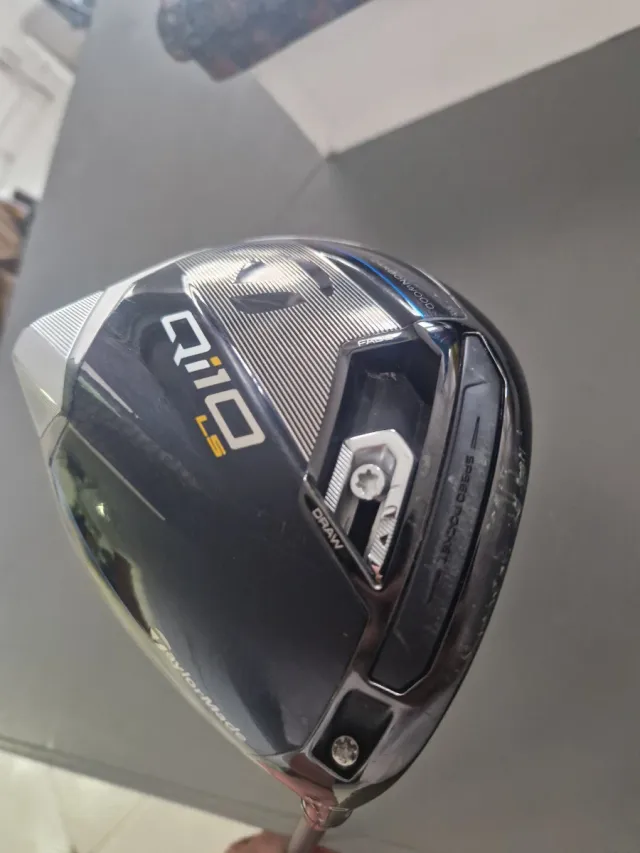 Driver TaylorMade Qi10 LS 
Loft 9° 
Varilla Stiff 