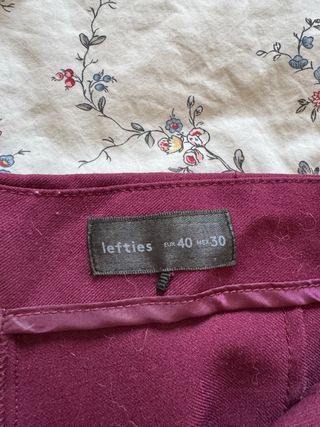 Pantalón chino berenjena