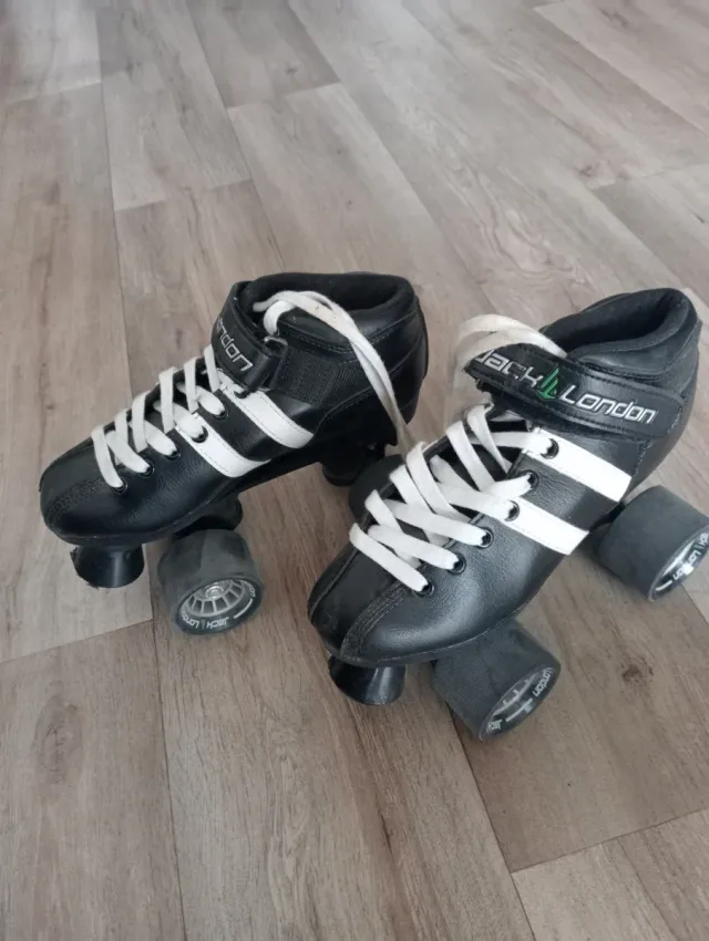 Patines de 4 ruedas negros