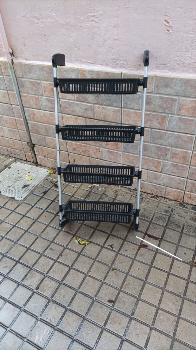 Estantería 4 Niveles Negra y Plateada