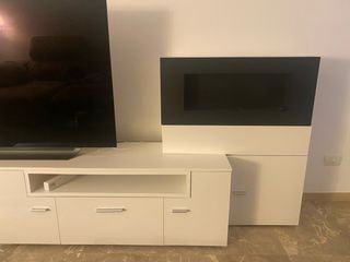 Mueble TV blanco con chimenea biogás
