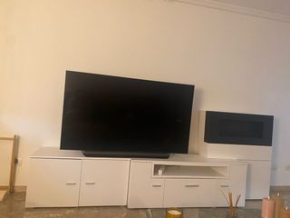 Mueble TV blanco con chimenea biogás