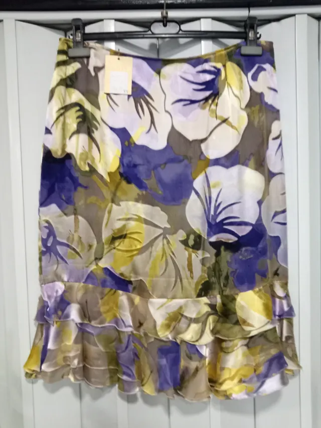 Falda estampada con volantes muy estilosa PVP 79€