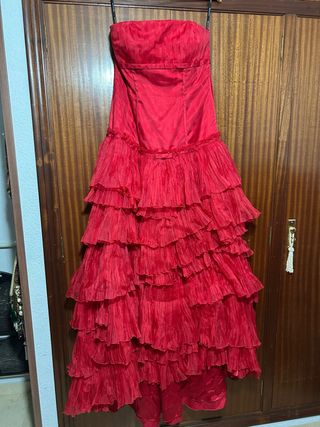 Vestido rojo volantes con chal