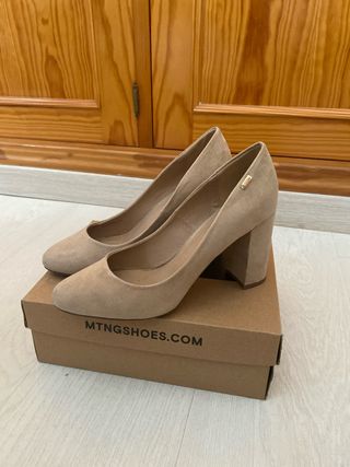 Zapatos de tacón beige ante