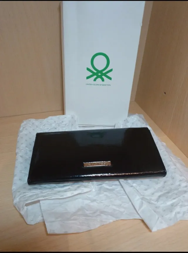 Cartera United Colors of Benetton Negra Charol