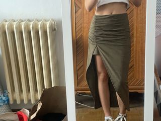 Falda Zara asimétrica verde oliva