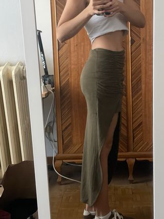 Falda Zara asimétrica verde oliva