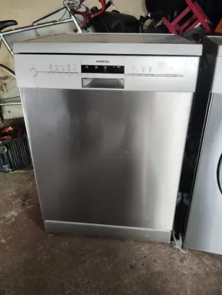 Lavadora Bosch Serie 6
Lavavajillas Siemens 