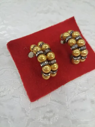 Pendientes vintage dorados con perlas y strass