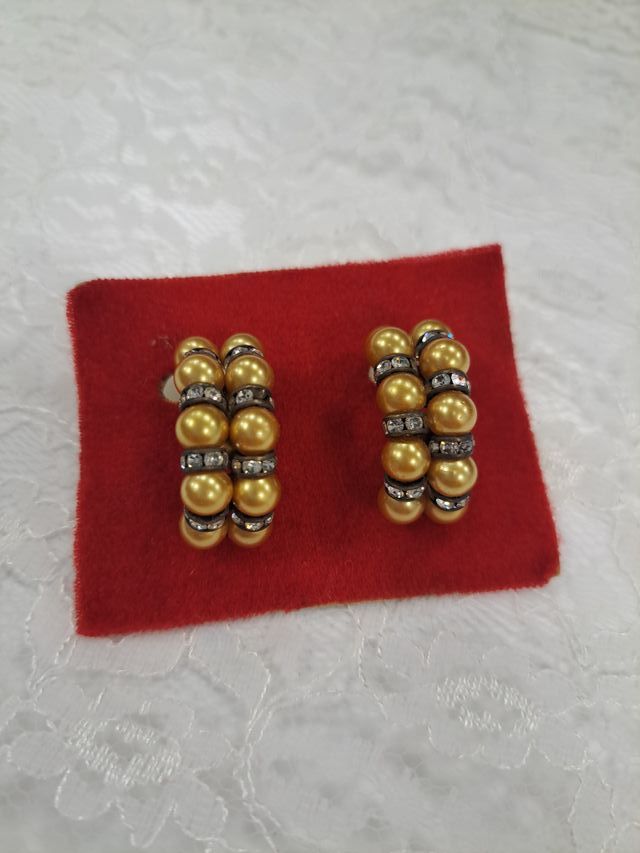 Pendientes vintage dorados con perlas y strass