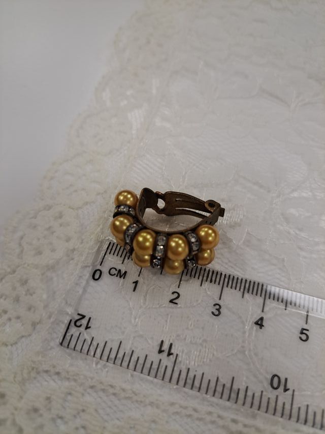 Pendientes vintage dorados con perlas y strass