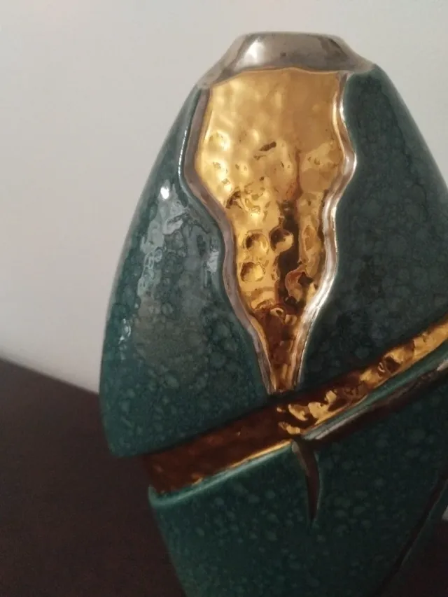 Jarrón Cerámica y Metal Dorado Verde