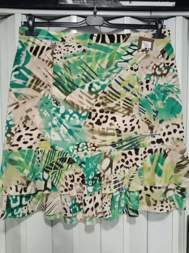 Falda estampada volantes bajo muy elegante