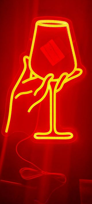 Lampada Neon LED "Mano con Calice Vino"