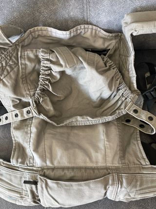 Mochila Porta Bebés Boba Gris usada con un niño