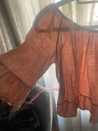 Blusa palo rosa con volantes