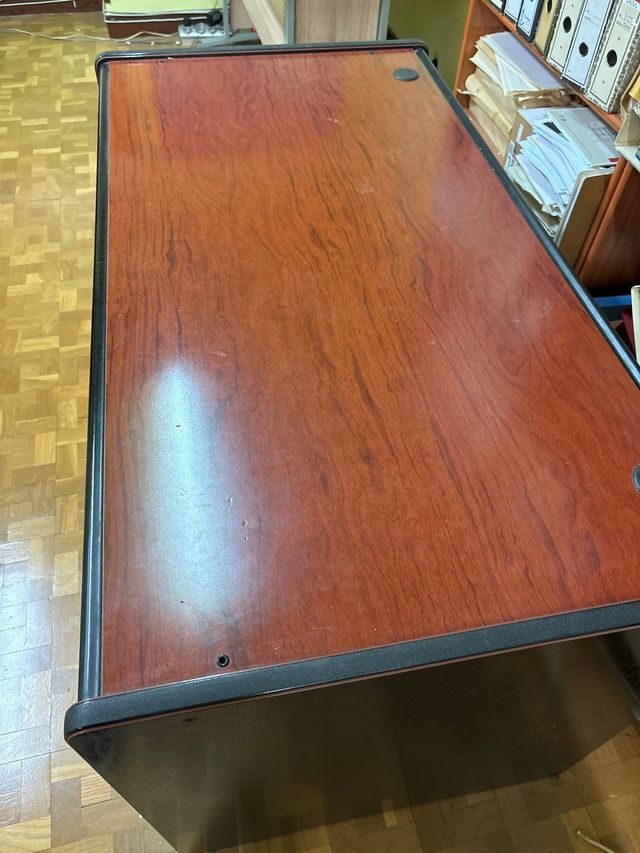 Mesa de oficina madera con cajonera