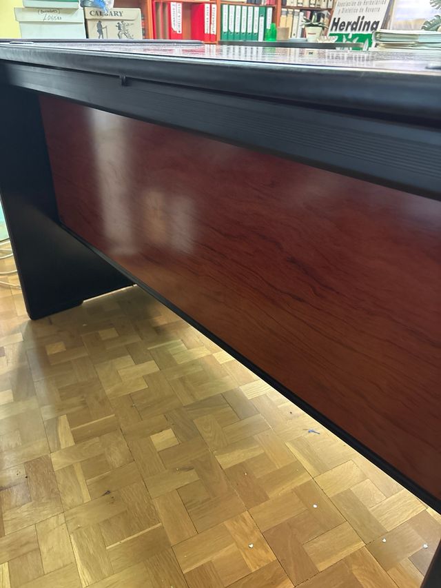 Mesa de oficina madera con cajonera