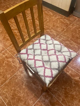 Mesa Ikea extensible con 3 sillas 