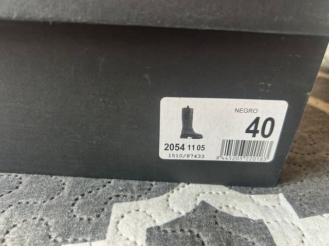 Botas altas de ante negro