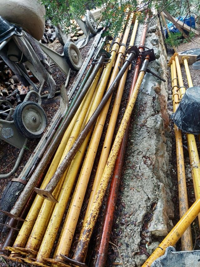 Puntales de obra metálicos