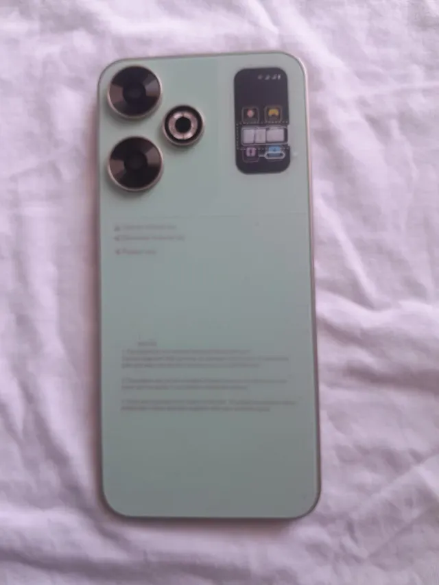 Teléfono móvil azul y verde