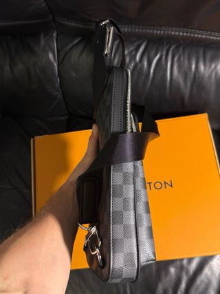 Louis Vuitton Avenue Sling impecable bolso 