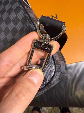 Louis Vuitton Avenue Sling impecable bolso 