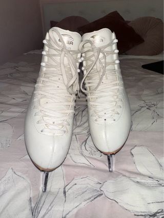 Patines de hielo blancos de Dr Patin.