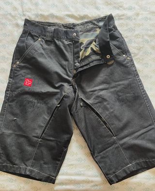 Pantalón Corto Enduro Negro marca Sombrio
