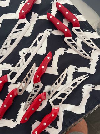 NUOVO SET DI COLTELLI MODERNO E MANICI ERGONOMICI