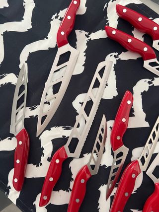 NUOVO SET DI COLTELLI MODERNO E MANICI ERGONOMICI