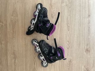 Patines en línea negros y morados