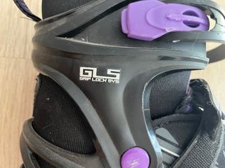 Patines en línea negros y morados