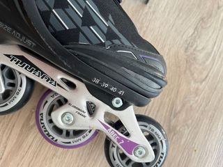 Patines en línea negros y morados