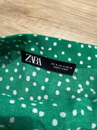 Falda pantalón verde y blanca de lunares de Zara
