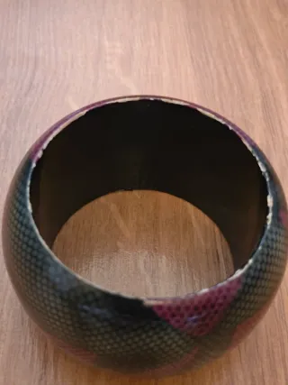 Pulsera rígida negra y rosa diseño serpiente