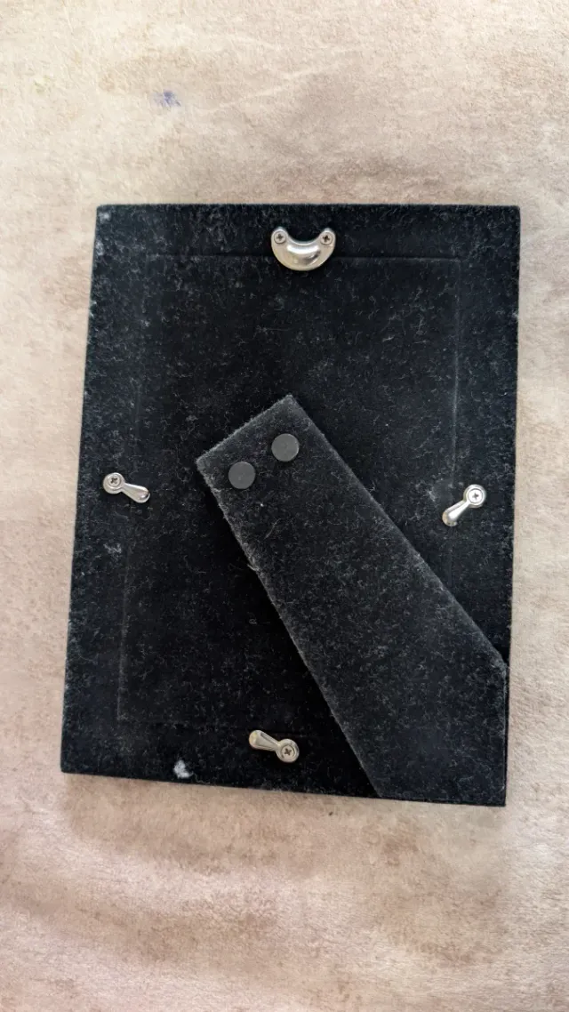 Marco de fotos plateado con estrellas