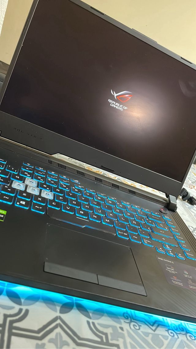 Portátil Asus ROG Strix G