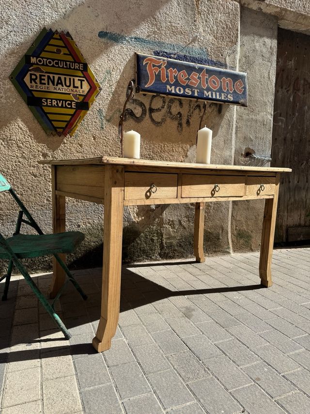 Mesa antigua de roble maciza restaurada