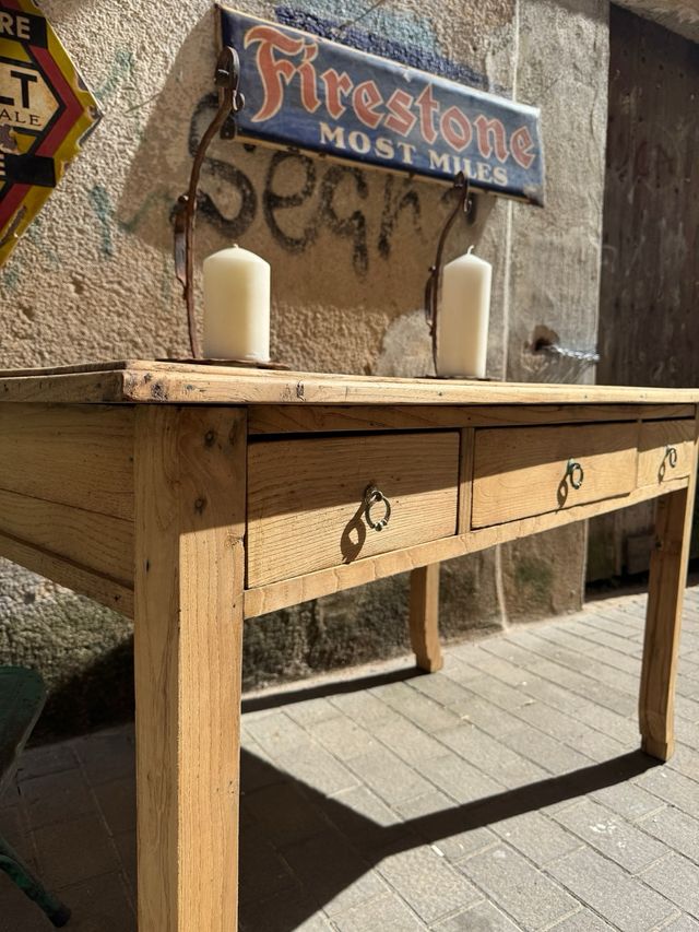 Mesa antigua de roble maciza restaurada