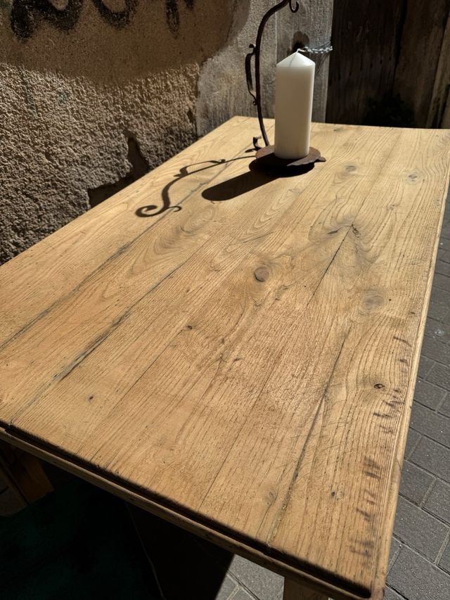 Mesa antigua de roble maciza restaurada