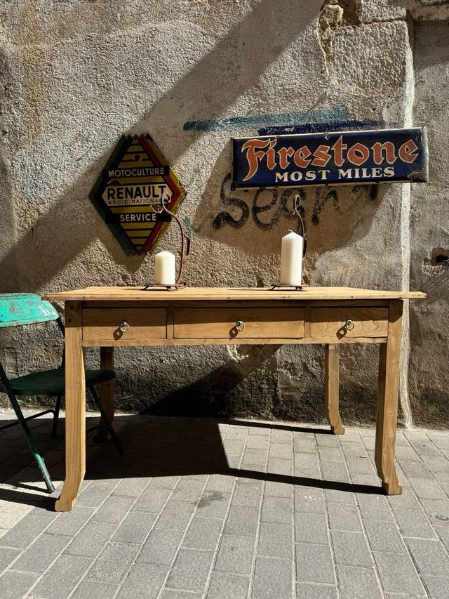 Mesa antigua de roble maciza restaurada