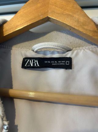 Chaqueta Zara Beige Bomber